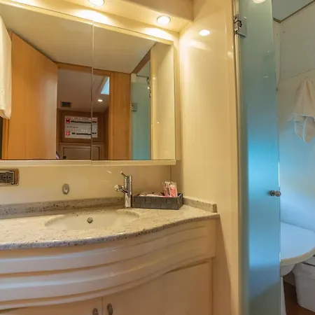 Portofino Yacht Charter Úszó hotel
